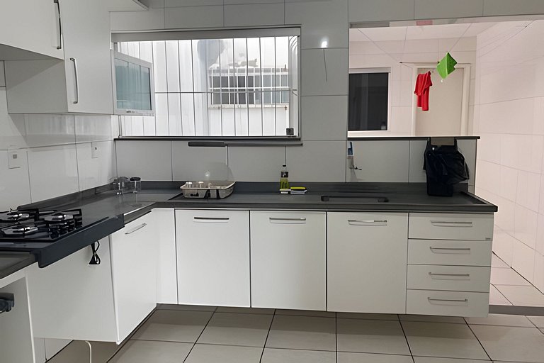 Próx a orla, 14 pessoas, ar condicionado e garagem