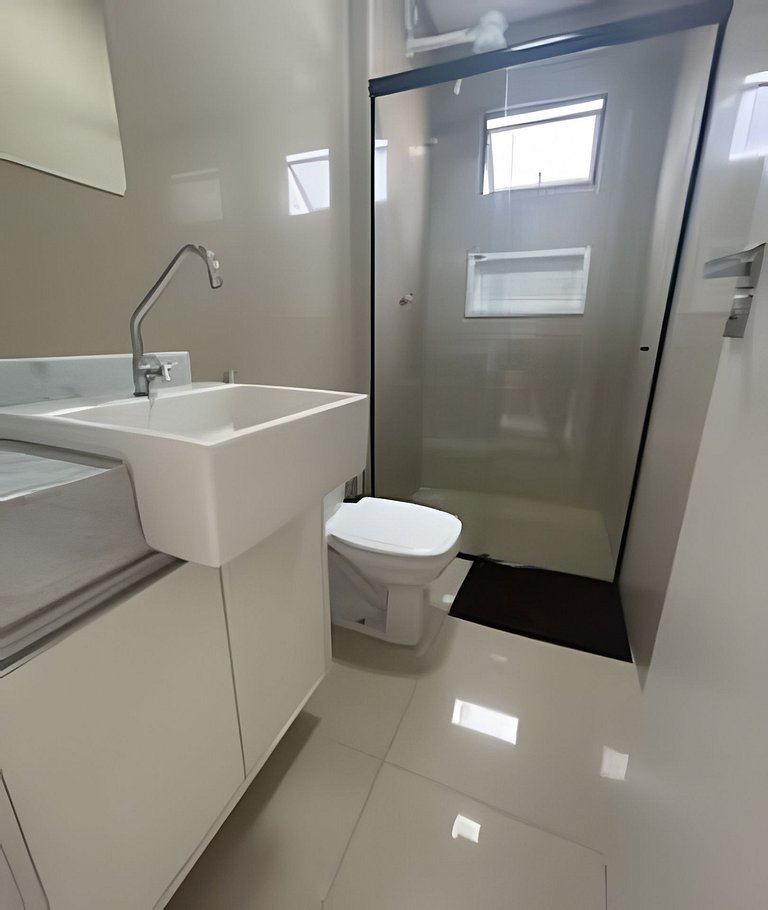 03 quartos (ar condicionado e ventilador), até 10 pessoas, g