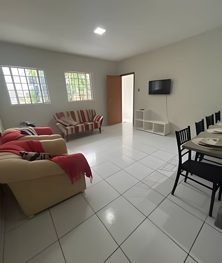 Até 10 pessoas, próx. ao shopping, ar condicionado, garagem